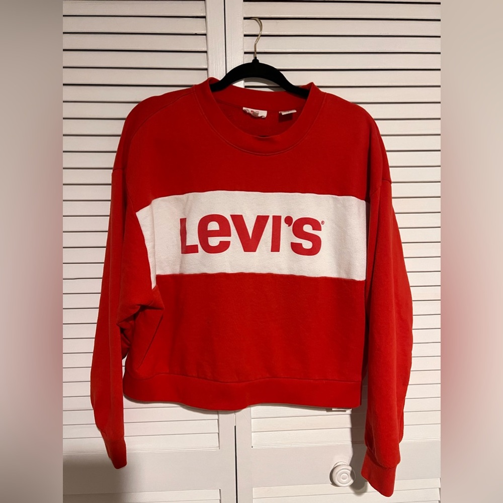 ⭐️ HOST PICK ⭐️Woman's Levi's Crewneck